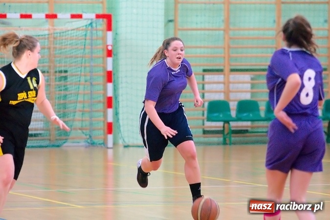 Zdjęcie w galerii na portalu naszraciborz.pl: Koszykarki CKZiU nr 1 lepsze od Czerwionki-Leszczyn wiadomości z regionu