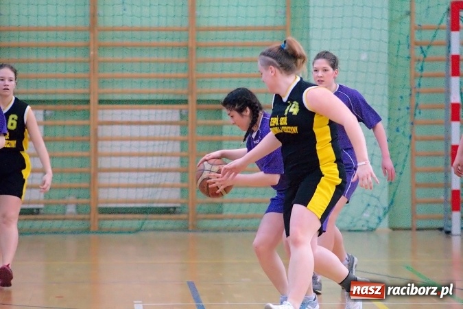 Zdjęcie w galerii na portalu naszraciborz.pl: Koszykarki CKZiU nr 1 lepsze od Czerwionki-Leszczyn wiadomości z regionu