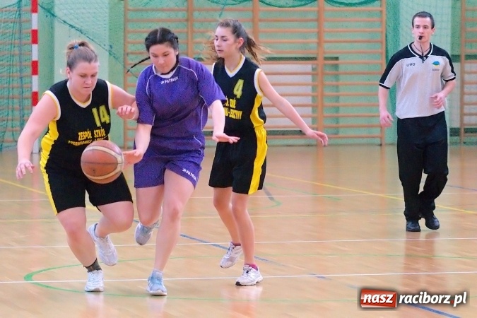 Zdjęcie w galerii na portalu naszraciborz.pl: Koszykarki CKZiU nr 1 lepsze od Czerwionki-Leszczyn wiadomości z regionu