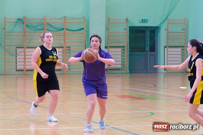 Zdjęcie w galerii na portalu naszraciborz.pl: Koszykarki CKZiU nr 1 lepsze od Czerwionki-Leszczyn wiadomości z regionu