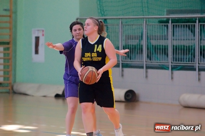 Zdjęcie w galerii na portalu naszraciborz.pl: Koszykarki CKZiU nr 1 lepsze od Czerwionki-Leszczyn wiadomości z regionu