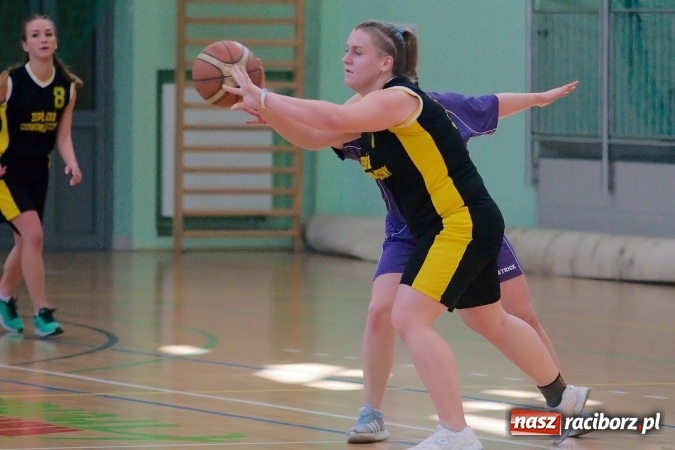Zdjęcie w galerii na portalu naszraciborz.pl: Koszykarki CKZiU nr 1 lepsze od Czerwionki-Leszczyn wiadomości z regionu