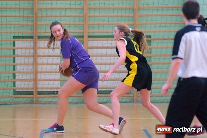 Zdjęcie w galerii na portalu naszraciborz.pl: Koszykarki CKZiU nr 1 lepsze od Czerwionki-Leszczyn wiadomości z regionu