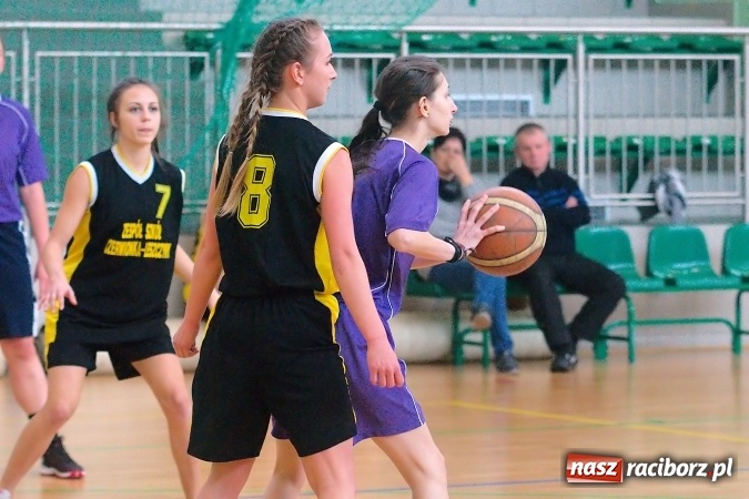 Zdjęcie w galerii na portalu naszraciborz.pl: Koszykarki CKZiU nr 1 lepsze od Czerwionki-Leszczyn wiadomości z regionu