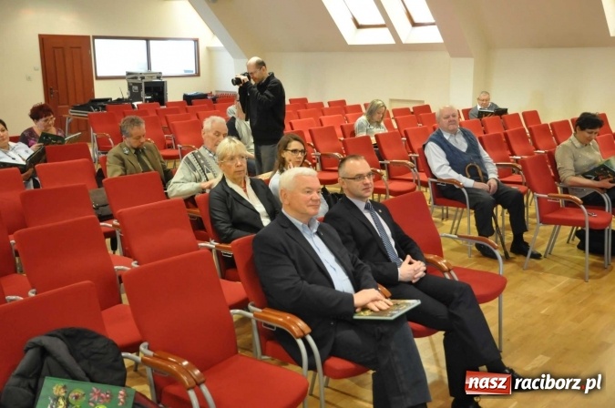 Zdjęcie w galerii na portalu naszraciborz.pl: Niezwykłości przyrody powiatu raciborskiego i okolic - promocja książki na zamku  wiadomości z regionu