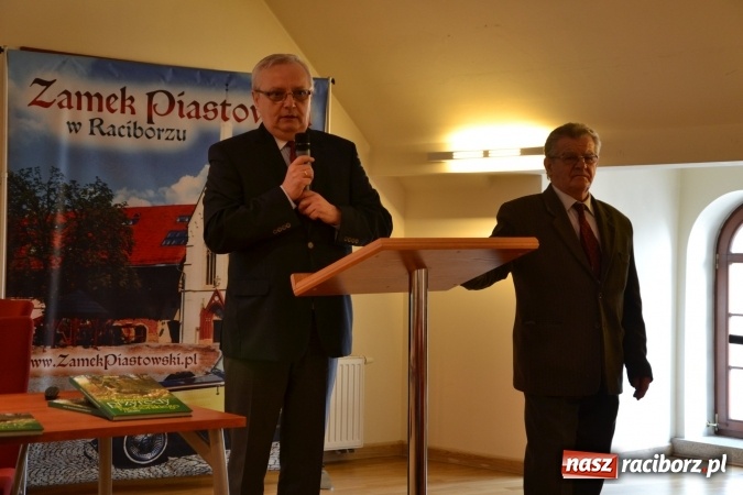 Zdjęcie w galerii na portalu naszraciborz.pl: Niezwykłości przyrody powiatu raciborskiego i okolic - promocja książki na zamku  wiadomości z regionu