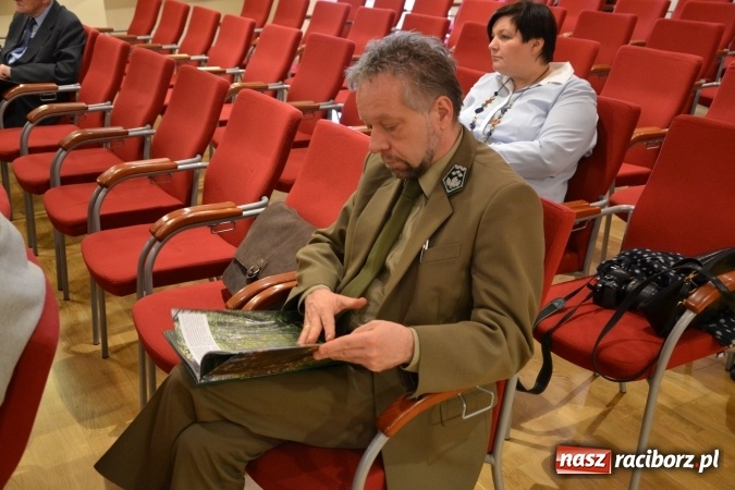 Zdjęcie w galerii na portalu naszraciborz.pl: Niezwykłości przyrody powiatu raciborskiego i okolic - promocja książki na zamku  wiadomości z regionu