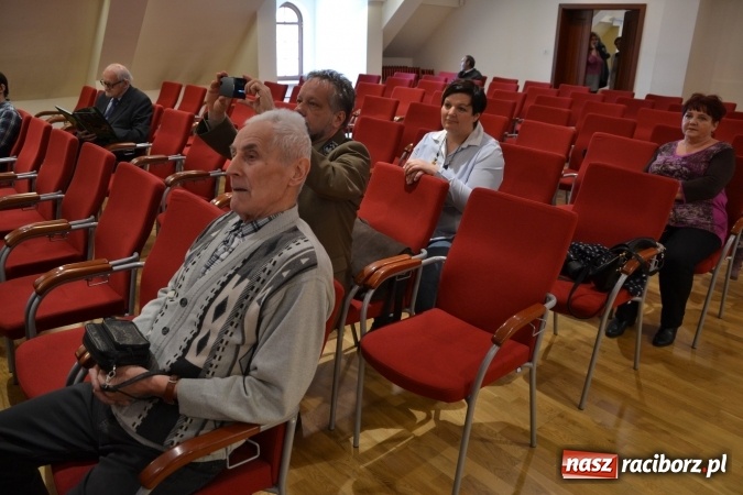 Zdjęcie w galerii na portalu naszraciborz.pl: Niezwykłości przyrody powiatu raciborskiego i okolic - promocja książki na zamku  wiadomości z regionu