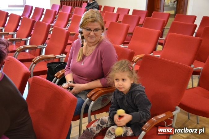 Zdjęcie w galerii na portalu naszraciborz.pl: Niezwykłości przyrody powiatu raciborskiego i okolic - promocja książki na zamku  wiadomości z regionu