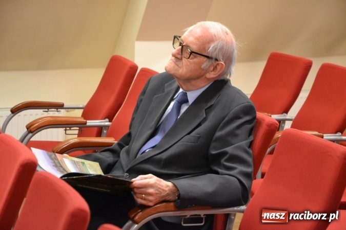 Zdjęcie w galerii na portalu naszraciborz.pl: Niezwykłości przyrody powiatu raciborskiego i okolic - promocja książki na zamku  wiadomości z regionu