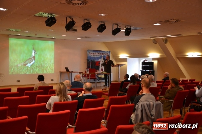 Zdjęcie w galerii na portalu naszraciborz.pl: Niezwykłości przyrody powiatu raciborskiego i okolic - promocja książki na zamku  wiadomości z regionu