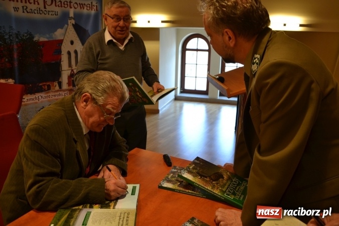 Zdjęcie w galerii na portalu naszraciborz.pl: Niezwykłości przyrody powiatu raciborskiego i okolic - promocja książki na zamku  wiadomości z regionu