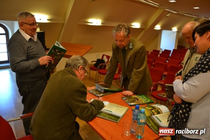 Zdjęcie w galerii na portalu naszraciborz.pl: Niezwykłości przyrody powiatu raciborskiego i okolic - promocja książki na zamku  wiadomości z regionu