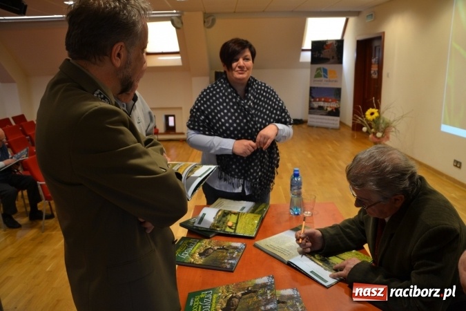 Zdjęcie w galerii na portalu naszraciborz.pl: Niezwykłości przyrody powiatu raciborskiego i okolic - promocja książki na zamku  wiadomości z regionu