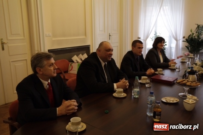 Zdjęcie w galerii na portalu naszraciborz.pl: Medaliści ME w zapasach z wizytą w Ministerstwie Sportu wiadomości z regionu