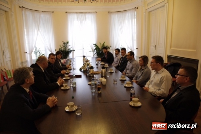 Zdjęcie w galerii na portalu naszraciborz.pl: Medaliści ME w zapasach z wizytą w Ministerstwie Sportu wiadomości z regionu