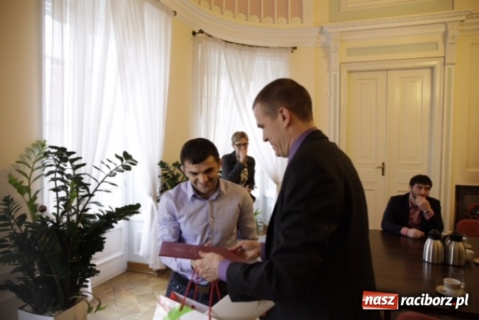 Zdjęcie w galerii na portalu naszraciborz.pl: Medaliści ME w zapasach z wizytą w Ministerstwie Sportu wiadomości z regionu