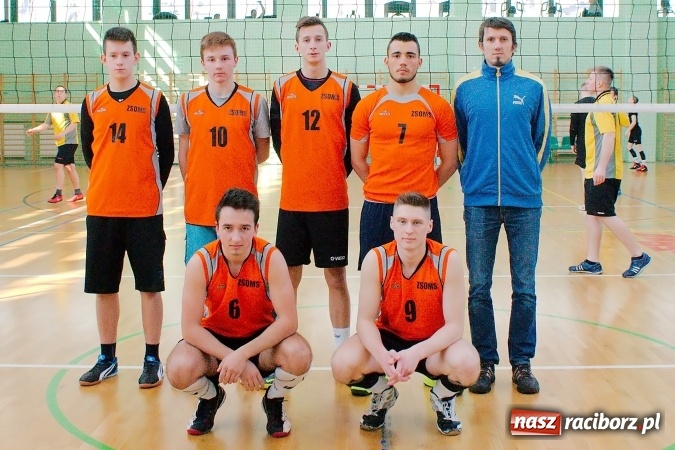Zdjęcie w galerii na portalu naszraciborz.pl: Siatkarze ZSOMS pewnie awansowali do dalszych rozgrywek wiadomości z regionu