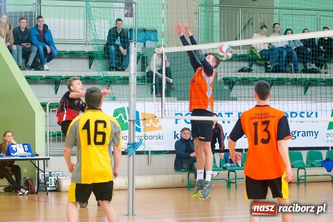 Zdjęcie w galerii na portalu naszraciborz.pl: Siatkarze ZSOMS pewnie awansowali do dalszych rozgrywek wiadomości z regionu