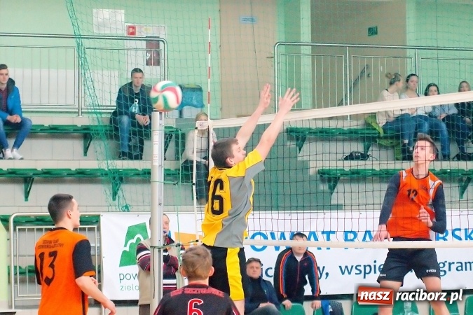 Zdjęcie w galerii na portalu naszraciborz.pl: Siatkarze ZSOMS pewnie awansowali do dalszych rozgrywek wiadomości z regionu