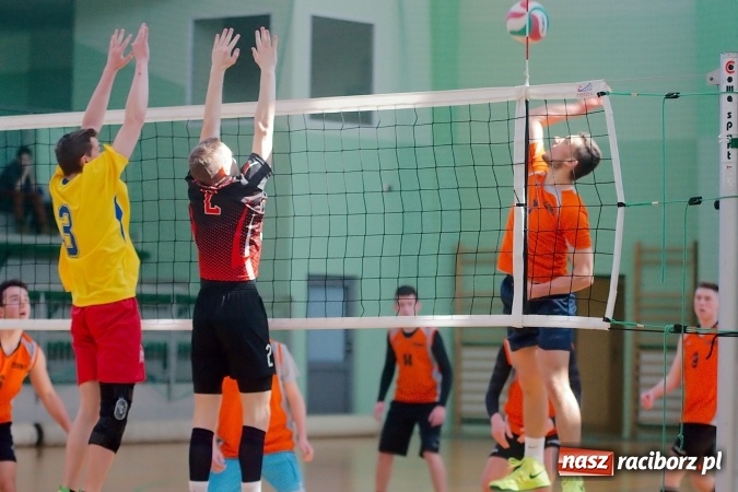 Zdjęcie w galerii na portalu naszraciborz.pl: Siatkarze ZSOMS pewnie awansowali do dalszych rozgrywek wiadomości z regionu