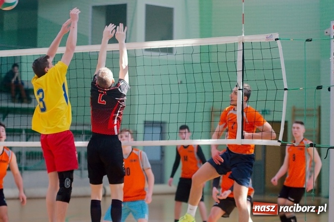 Zdjęcie w galerii na portalu naszraciborz.pl: Siatkarze ZSOMS pewnie awansowali do dalszych rozgrywek wiadomości z regionu