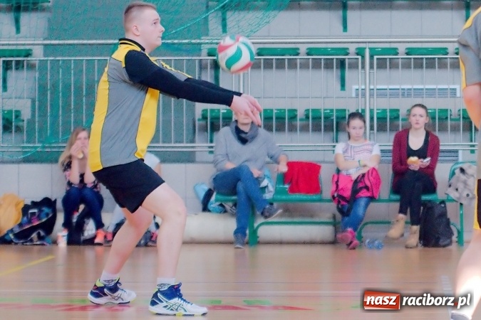 Zdjęcie w galerii na portalu naszraciborz.pl: Siatkarze ZSOMS pewnie awansowali do dalszych rozgrywek wiadomości z regionu