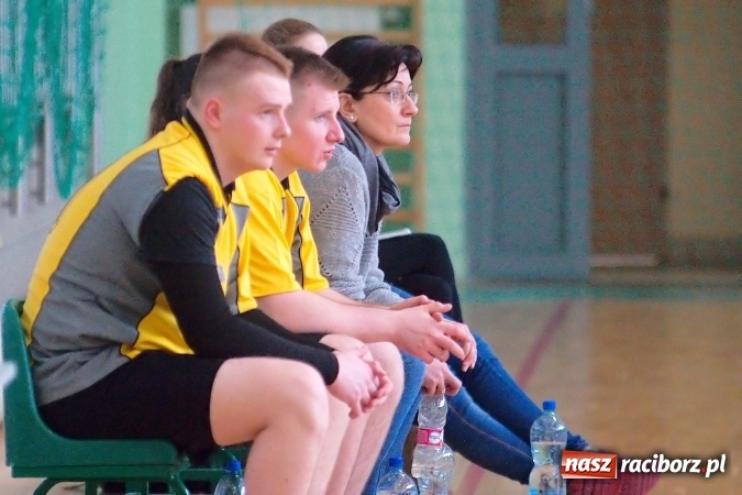 Zdjęcie w galerii na portalu naszraciborz.pl: Siatkarze ZSOMS pewnie awansowali do dalszych rozgrywek wiadomości z regionu