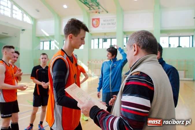 Zdjęcie w galerii na portalu naszraciborz.pl: Siatkarze ZSOMS pewnie awansowali do dalszych rozgrywek wiadomości z regionu