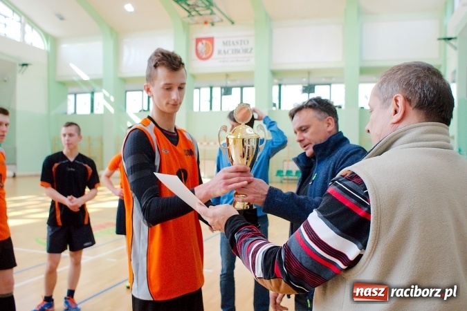 Zdjęcie w galerii na portalu naszraciborz.pl: Siatkarze ZSOMS pewnie awansowali do dalszych rozgrywek wiadomości z regionu