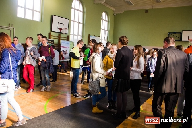 Zdjęcie w galerii na portalu naszraciborz.pl: Targi Pracy i Edukacji w Budowlance - fotoreportaż wiadomości z regionu