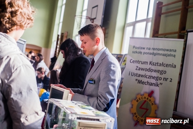 Zdjęcie w galerii na portalu naszraciborz.pl: Targi Pracy i Edukacji w Budowlance - fotoreportaż wiadomości z regionu