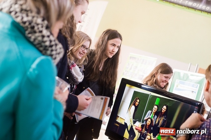 Zdjęcie w galerii na portalu naszraciborz.pl: Targi Pracy i Edukacji w Budowlance - fotoreportaż wiadomości z regionu