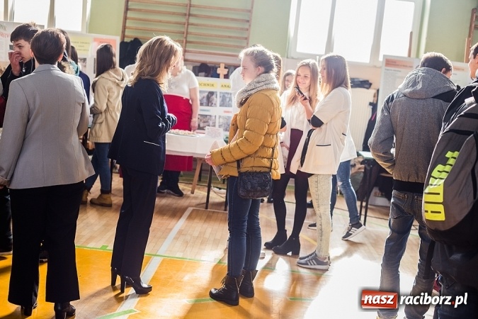 Zdjęcie w galerii na portalu naszraciborz.pl: Targi Pracy i Edukacji w Budowlance - fotoreportaż wiadomości z regionu