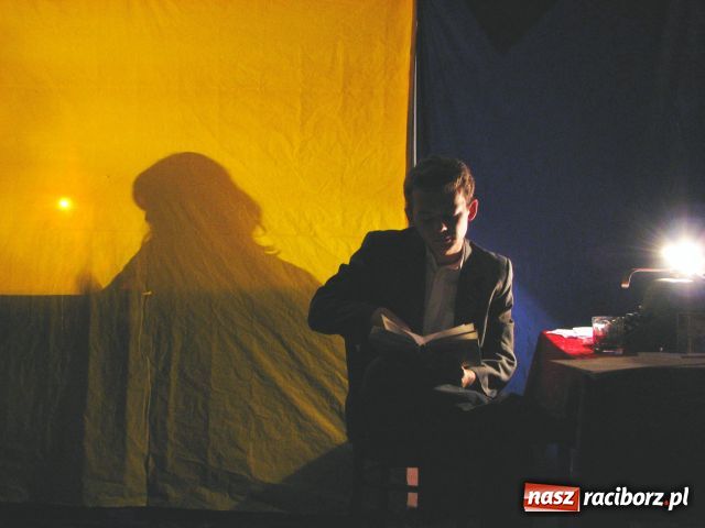 Zdjęcie w galerii na portalu naszraciborz.pl: Marek Hłasko oczami licealistów wiadomości z regionu