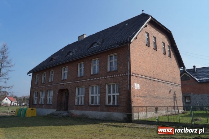 Zdjęcie w galerii na portalu naszraciborz.pl: Budynek byłej podstawówki w Nędzy czeka na nabywcę  wiadomości z regionu