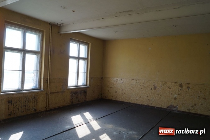 Zdjęcie w galerii na portalu naszraciborz.pl: Budynek byłej podstawówki w Nędzy czeka na nabywcę  wiadomości z regionu