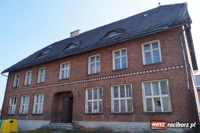 Zdjęcie w galerii na portalu naszraciborz.pl: Budynek byłej podstawówki w Nędzy czeka na nabywcę  wiadomości z regionu