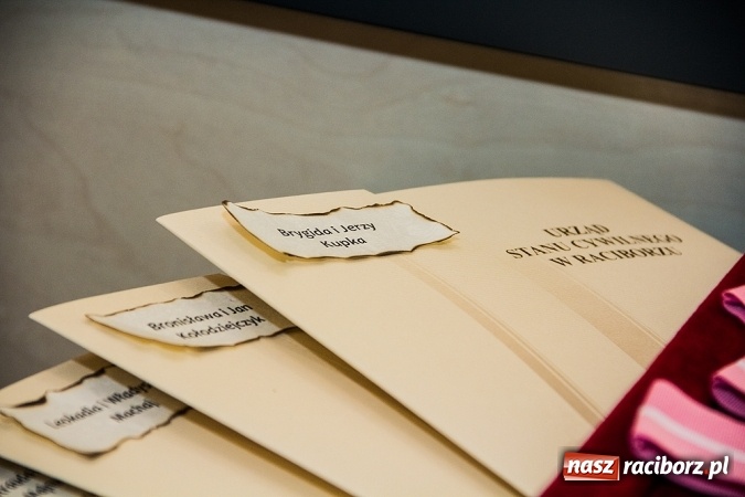 Zdjęcie w galerii na portalu naszraciborz.pl: Kolejne pary odznaczone Medalami za Długoletnie Pożycie Małżeńskie wiadomości z regionu