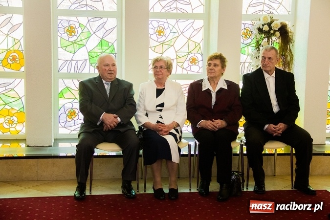 Zdjęcie w galerii na portalu naszraciborz.pl: Kolejne pary odznaczone Medalami za Długoletnie Pożycie Małżeńskie wiadomości z regionu