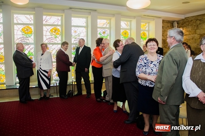Zdjęcie w galerii na portalu naszraciborz.pl: Kolejne pary odznaczone Medalami za Długoletnie Pożycie Małżeńskie wiadomości z regionu