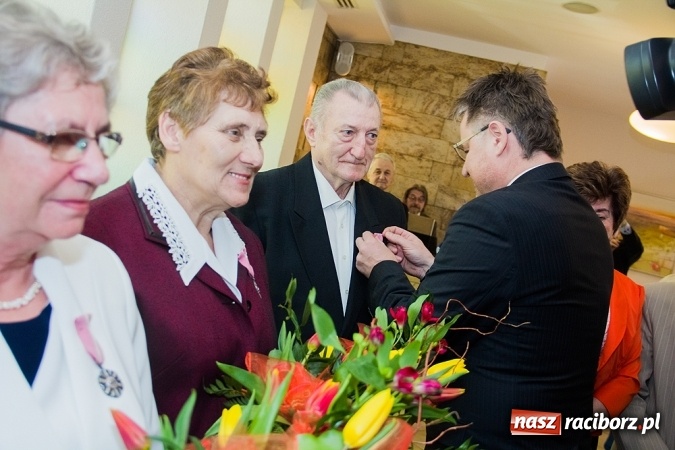 Zdjęcie w galerii na portalu naszraciborz.pl: Kolejne pary odznaczone Medalami za Długoletnie Pożycie Małżeńskie wiadomości z regionu