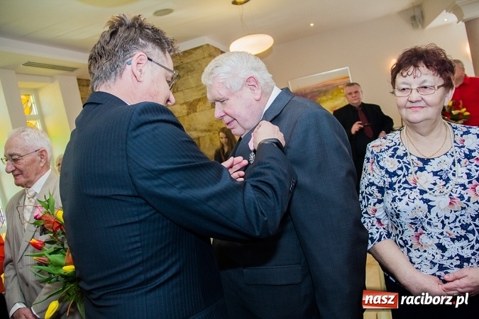 Zdjęcie w galerii na portalu naszraciborz.pl: Kolejne pary odznaczone Medalami za Długoletnie Pożycie Małżeńskie wiadomości z regionu