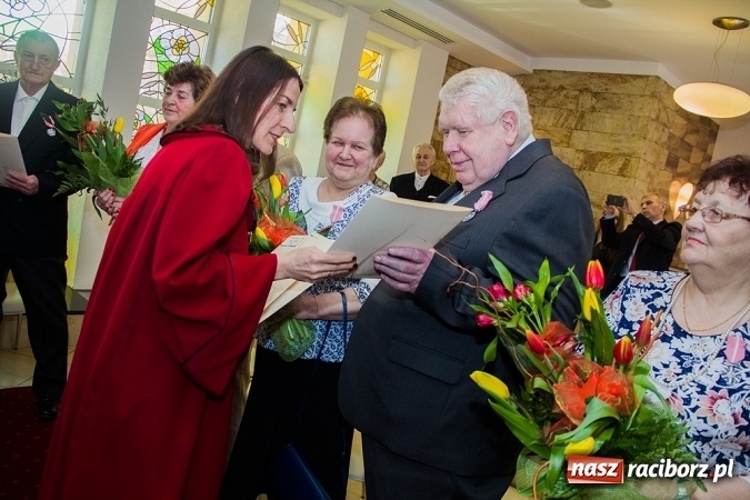 Zdjęcie w galerii na portalu naszraciborz.pl: Kolejne pary odznaczone Medalami za Długoletnie Pożycie Małżeńskie wiadomości z regionu