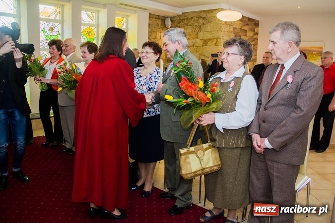 Zdjęcie w galerii na portalu naszraciborz.pl: Kolejne pary odznaczone Medalami za Długoletnie Pożycie Małżeńskie wiadomości z regionu