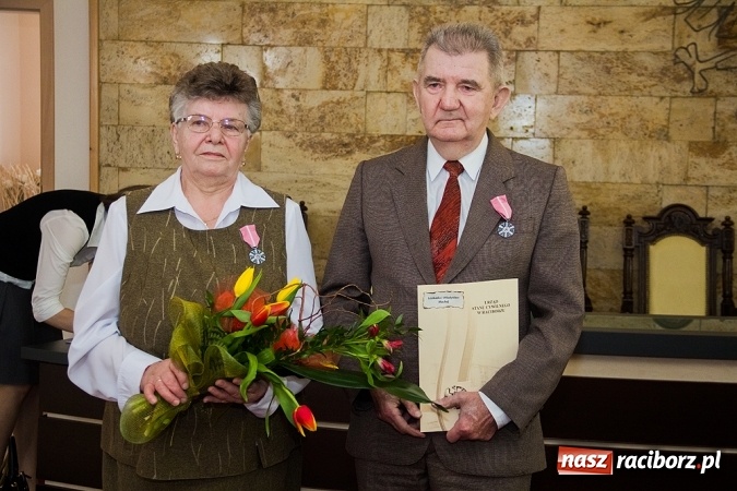 Zdjęcie w galerii na portalu naszraciborz.pl: Kolejne pary odznaczone Medalami za Długoletnie Pożycie Małżeńskie wiadomości z regionu