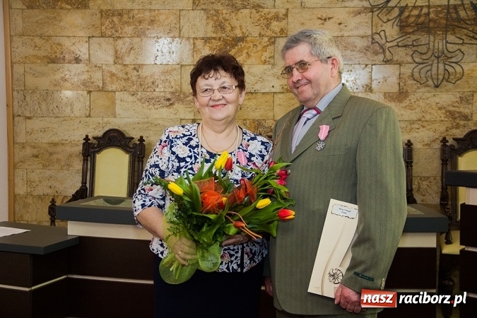 Zdjęcie w galerii na portalu naszraciborz.pl: Kolejne pary odznaczone Medalami za Długoletnie Pożycie Małżeńskie wiadomości z regionu