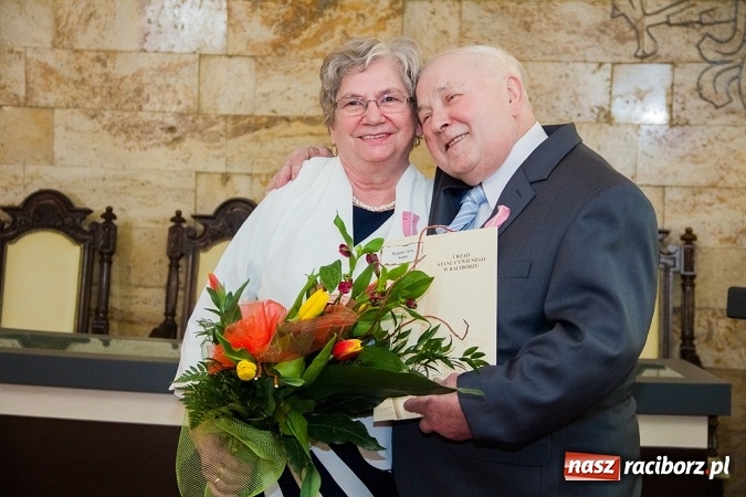 Zdjęcie w galerii na portalu naszraciborz.pl: Kolejne pary odznaczone Medalami za Długoletnie Pożycie Małżeńskie wiadomości z regionu