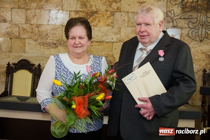 Zdjęcie w galerii na portalu naszraciborz.pl: Kolejne pary odznaczone Medalami za Długoletnie Pożycie Małżeńskie wiadomości z regionu