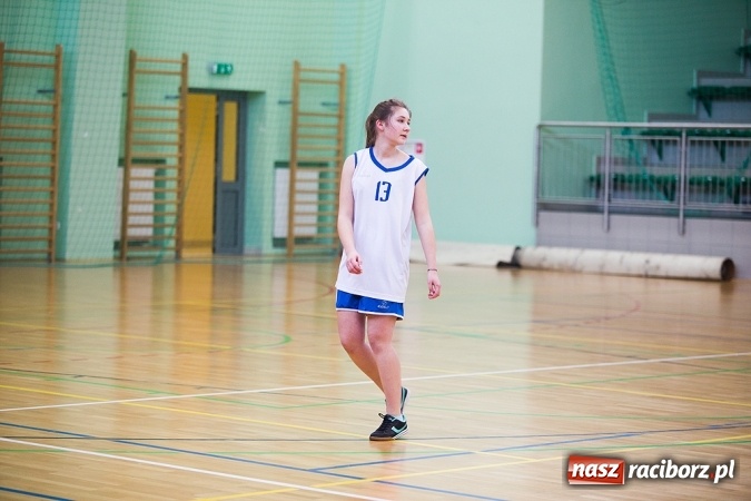 Zdjęcie w galerii na portalu naszraciborz.pl: XII Makroregionalny Turniej w Halowej Piłce Nożnej Dziewcząt Szkół Ponadgimnazjalnych wiadomości z regionu